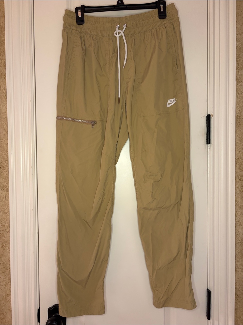 Nike Sportswear Lightweight Woven Track Cargo Pants Size Large Parachute Beige